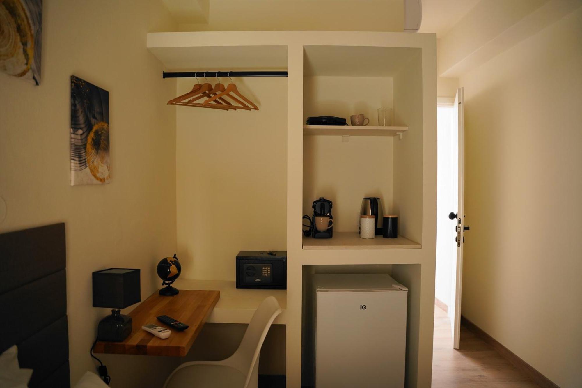 Aegean Gold Syros Suites Ермополи Екстериор снимка